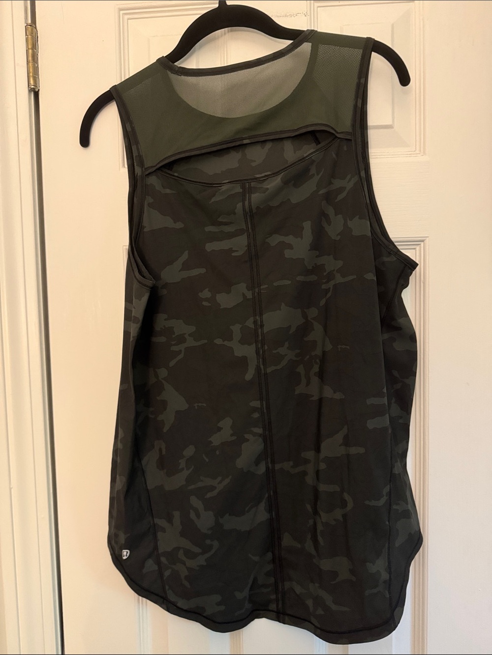 VGUC Lululemon Sculpt Tank Incognito Camo Multi Gator Green - Picture 7 of 8